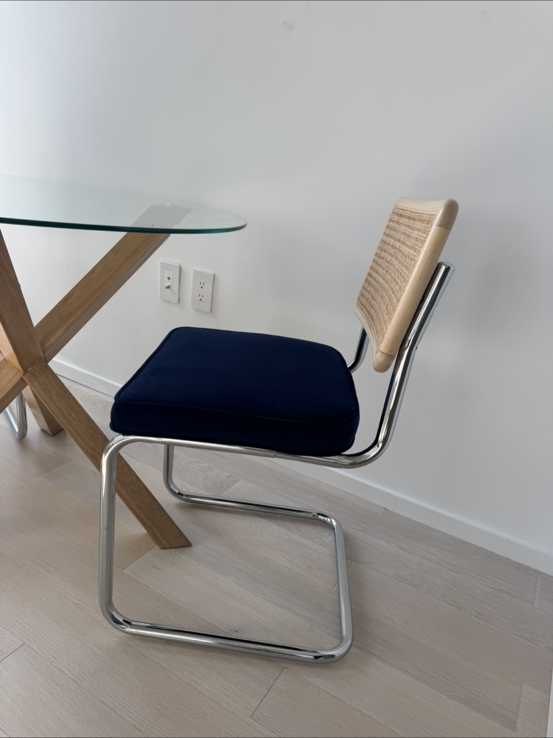 37.4” glass dining table - photo 4