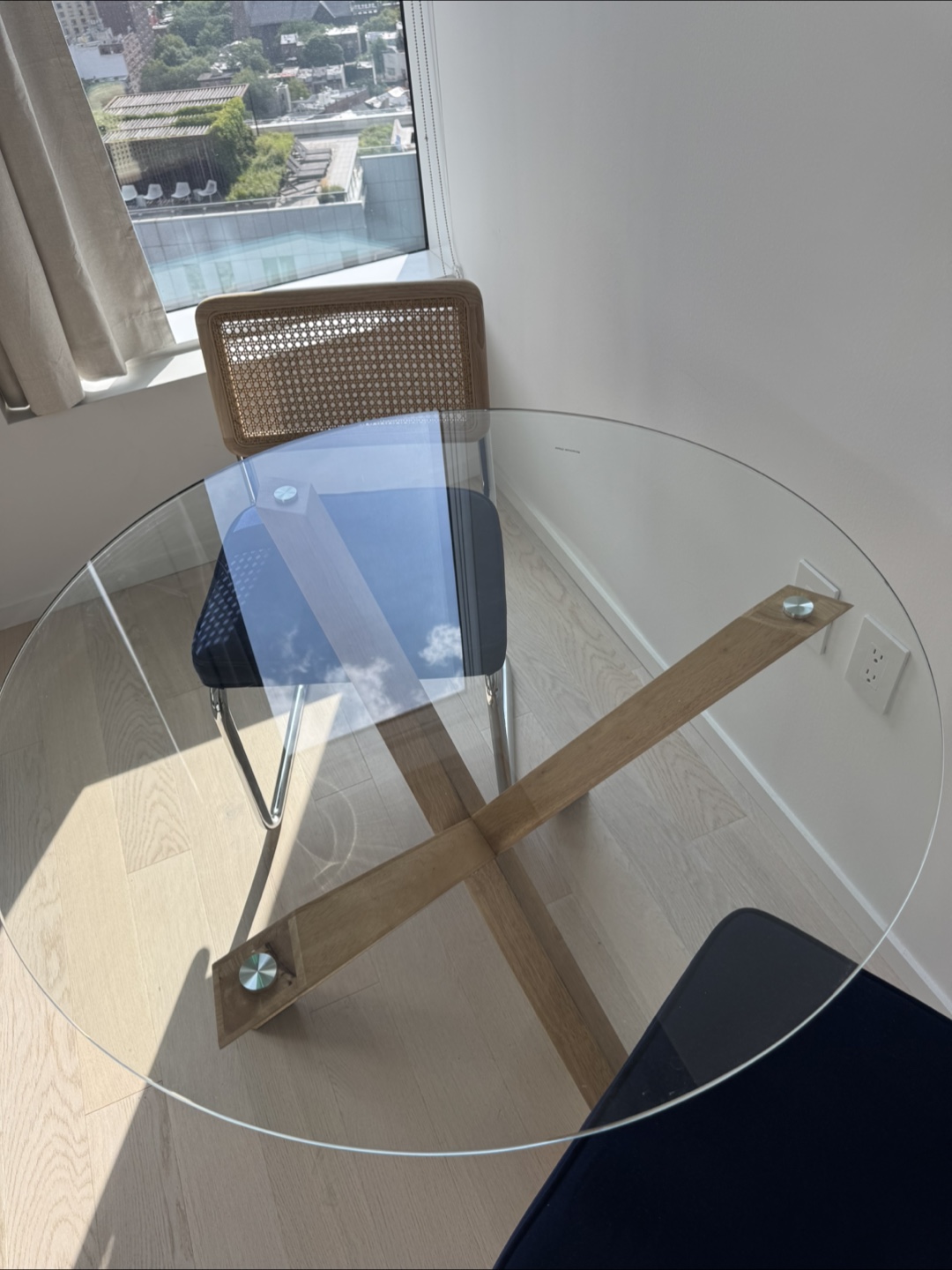37.4” glass dining table - photo 2