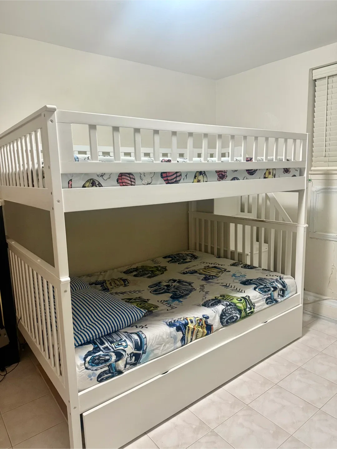White Wooden Bunk Bed with Stairs image indicator(3)