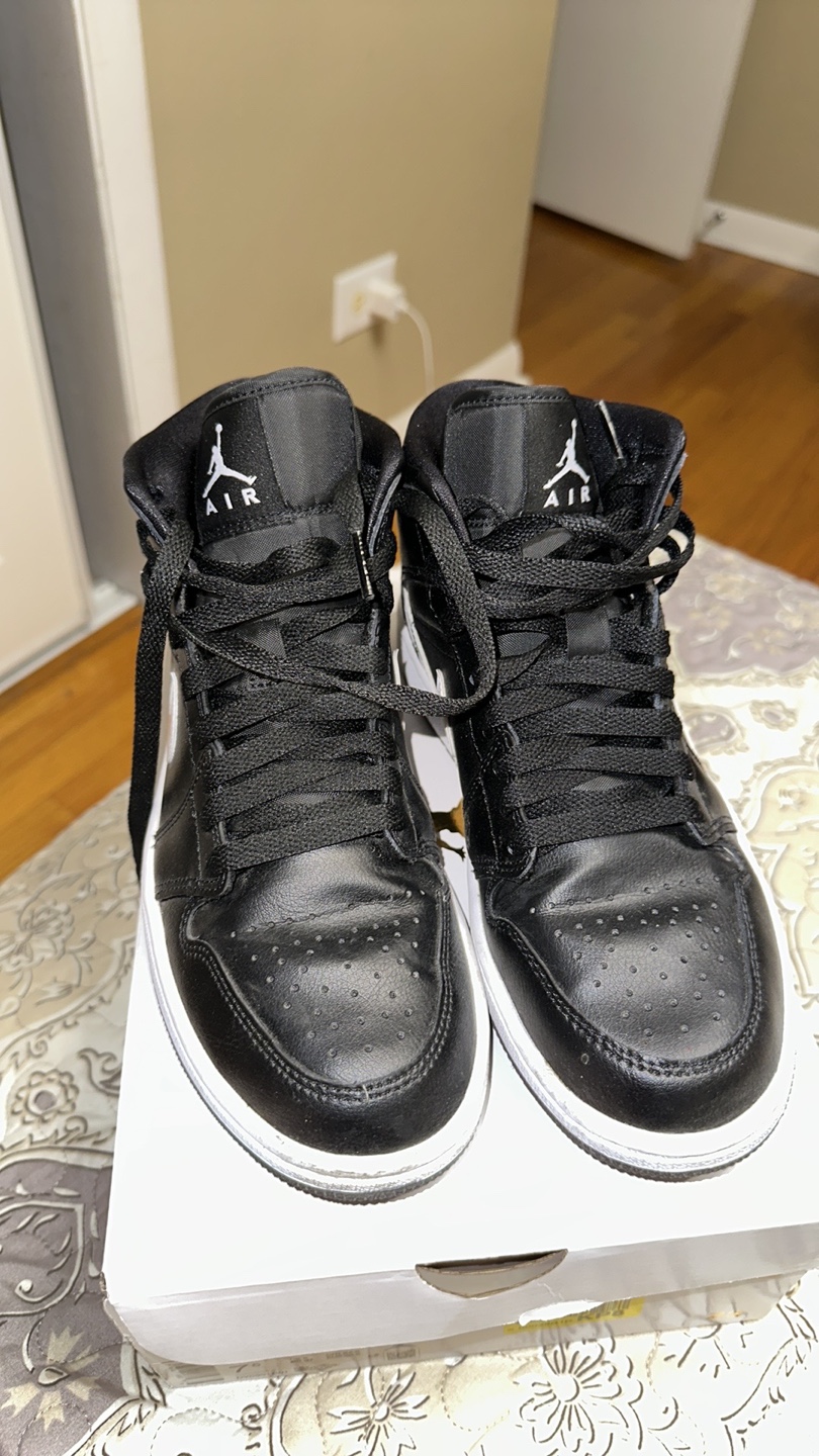 Womens Air Jordan 1 Mid Black/White - Size 7.5 - photo 4
