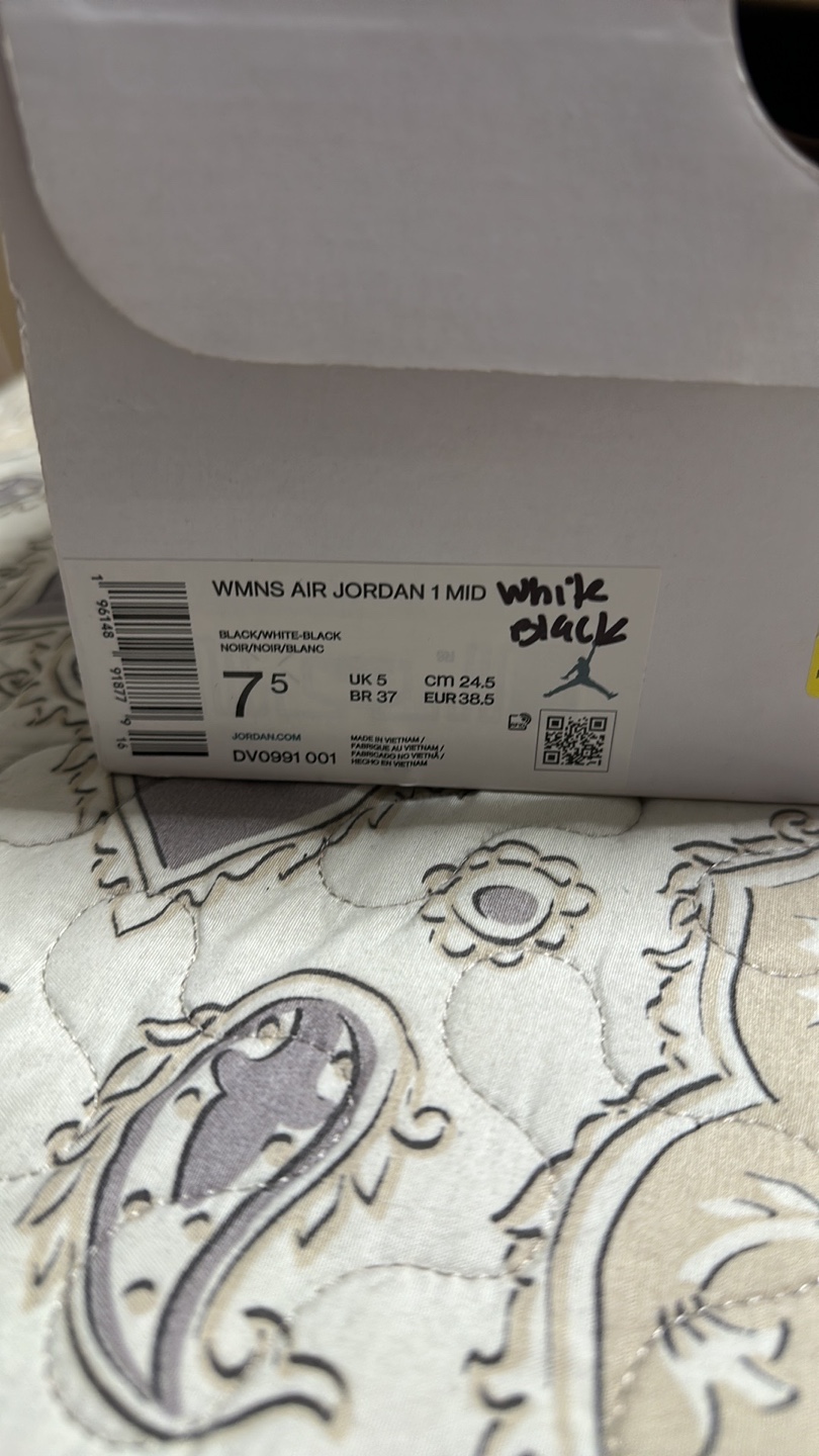 Womens Air Jordan 1 Mid Black/White - Size 7.5 - photo 3