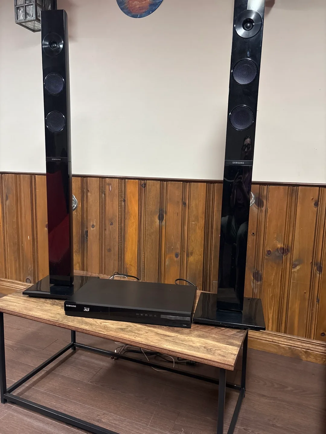 Samsung Blu-ray Player & Tower Speakers image indicator(2)