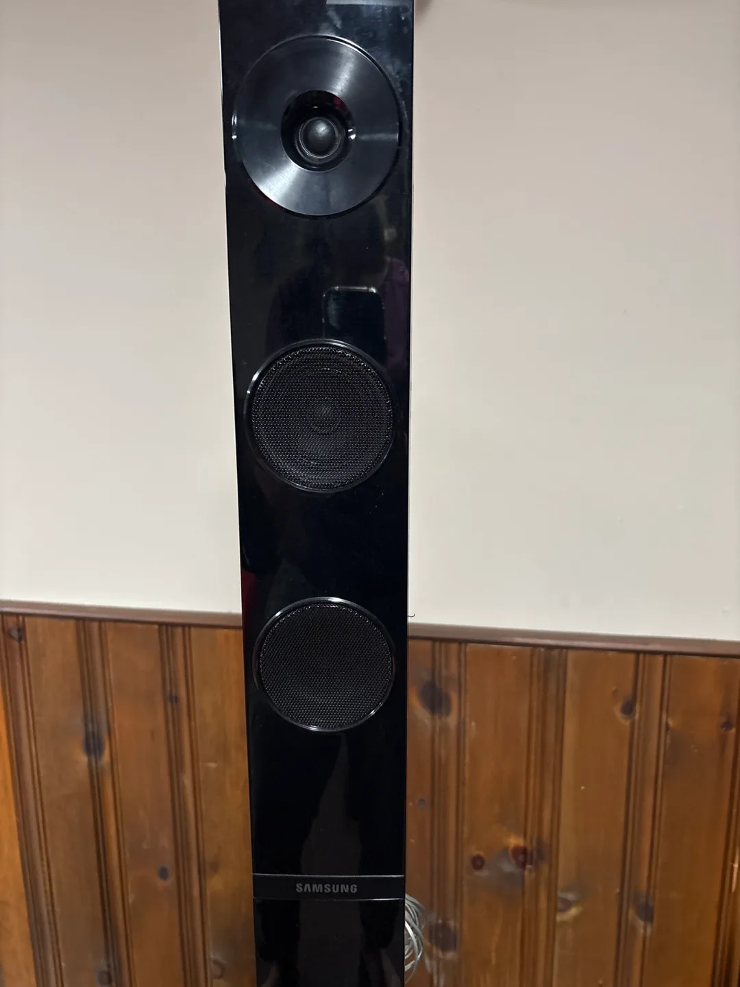 Samsung Blu-ray Player & Tower Speakers image indicator(3)