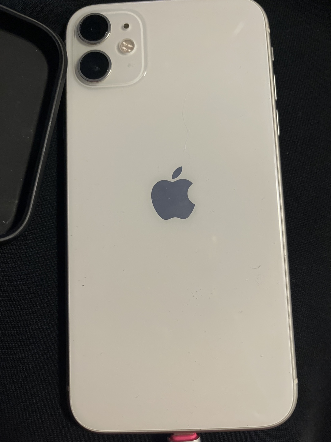 White I phone 11 - photo 2