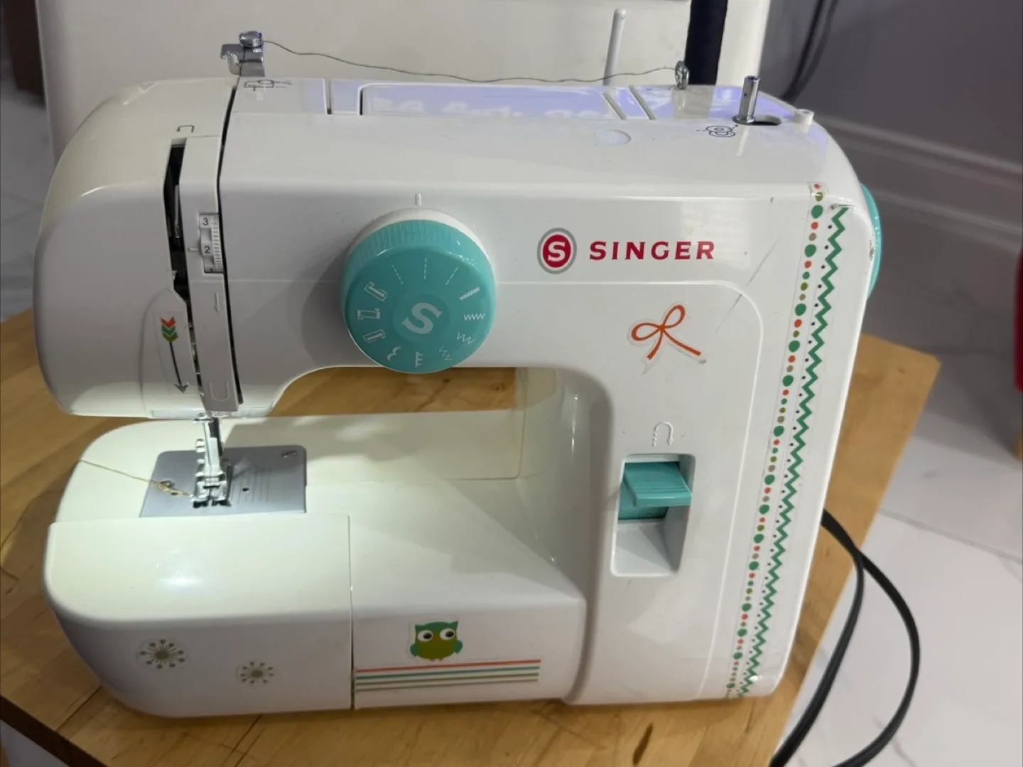 Singer Sewing Machine thumbnail