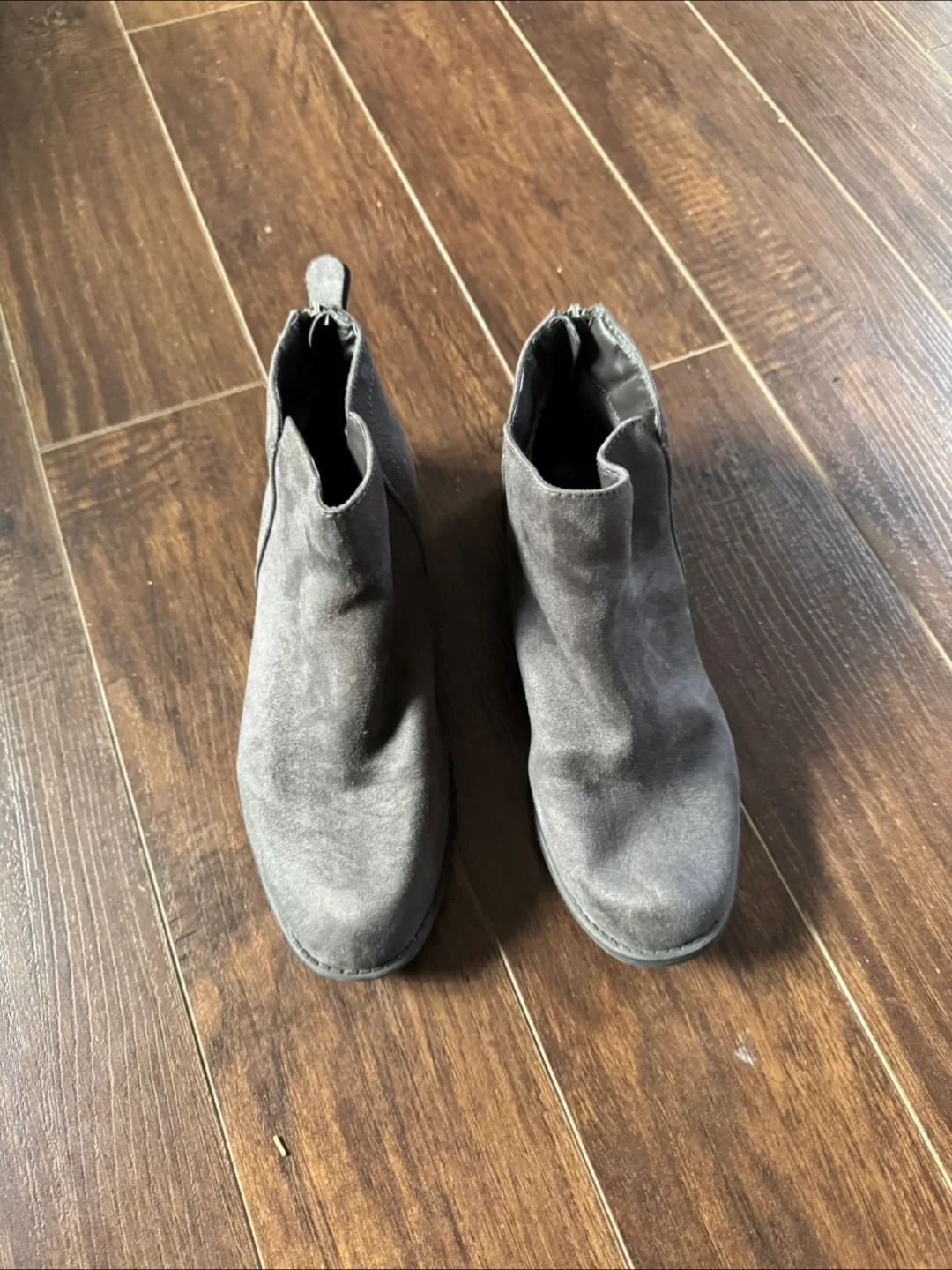 Ankle boots thumbnail