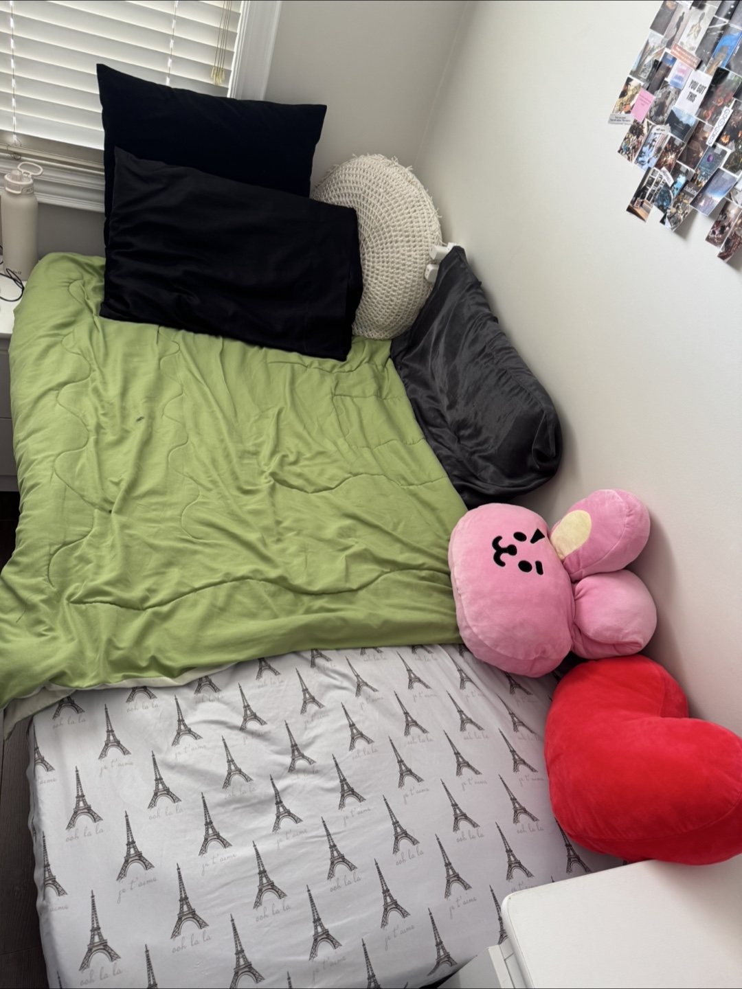 Twin metal bed frame + mattress - photo 2