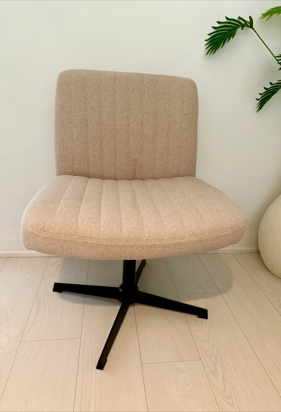 “LIKE NEW” Beige Vanity/Office Accent Chair image indicator(4)