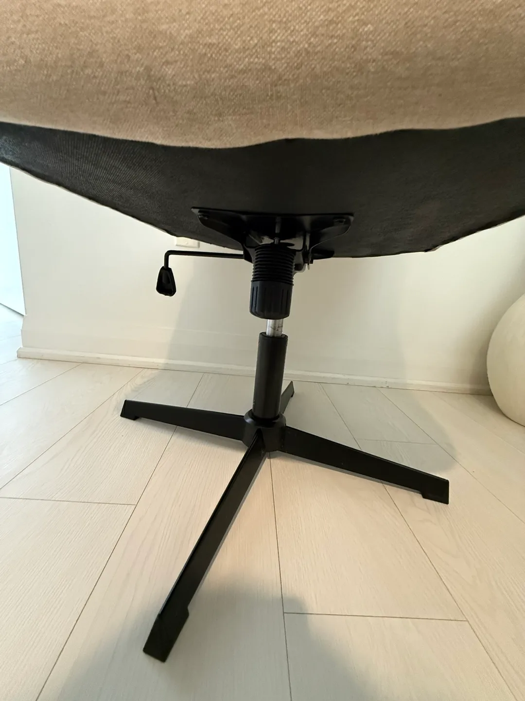 “LIKE NEW” Beige Vanity/Office Accent Chair image indicator(7)