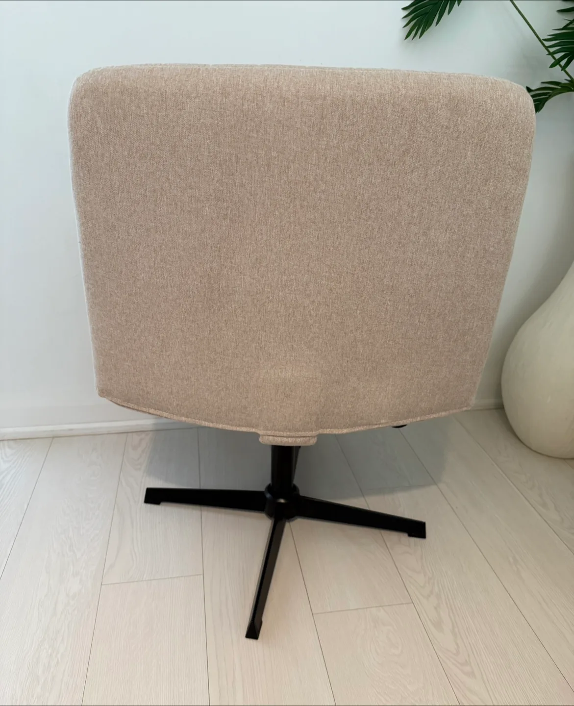 “LIKE NEW” Beige Vanity/Office Accent Chair image indicator(6)