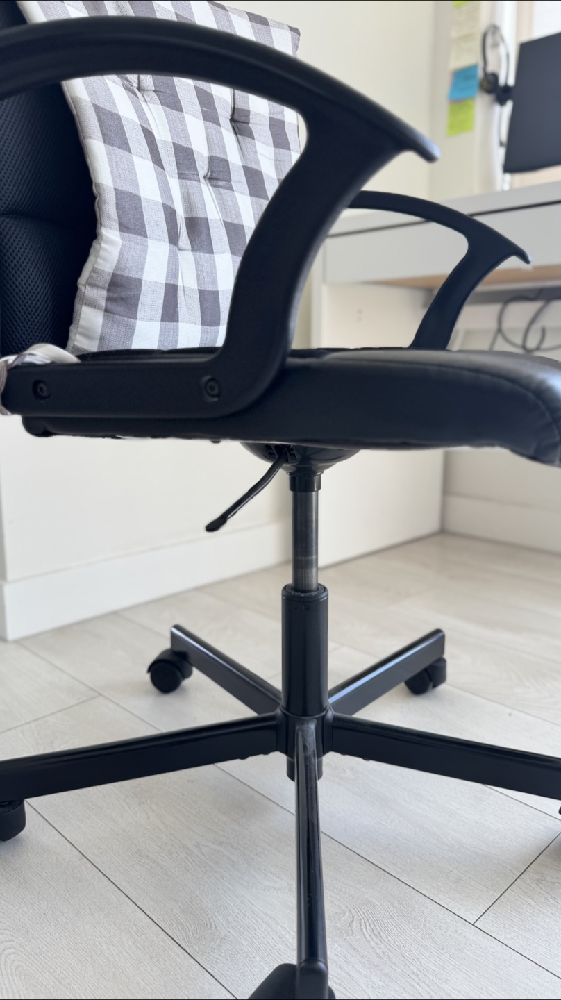 Black Office Chair with Plaid Cushion - photo 5