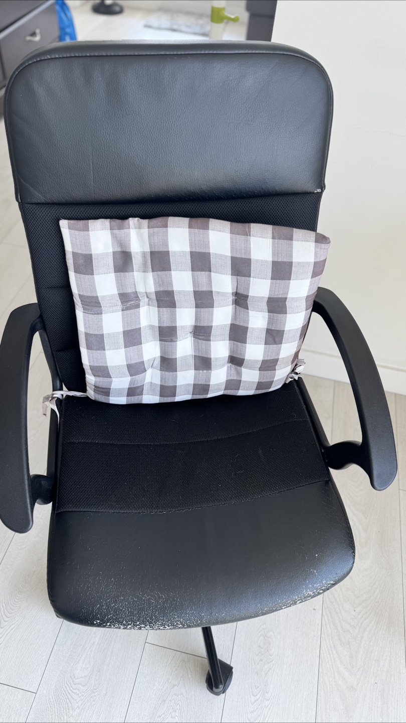 Black Office Chair with Plaid Cushion - photo 2