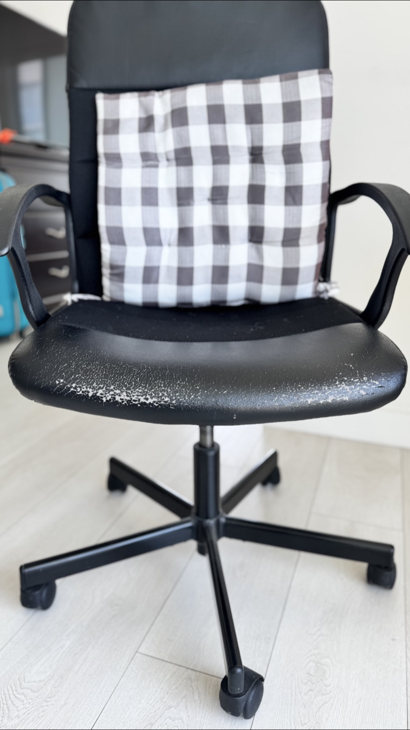 Black Office Chair with Plaid Cushion - photo 3