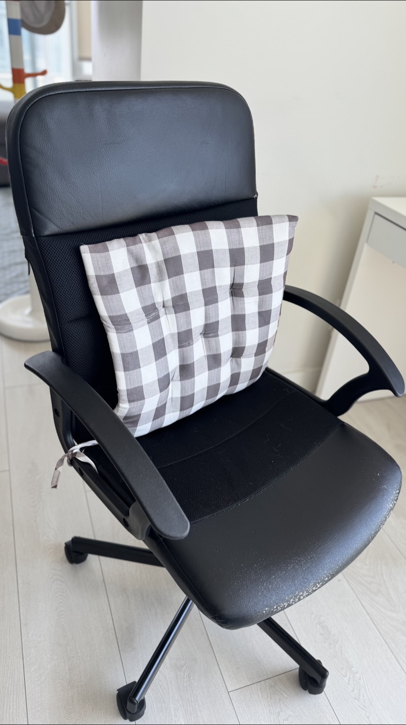 Black Office Chair with Plaid Cushion - photo 4