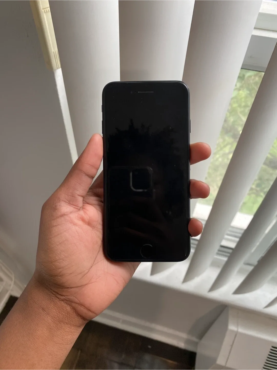 iPhone 7- Unlocked- Great Condition image indicator(4)