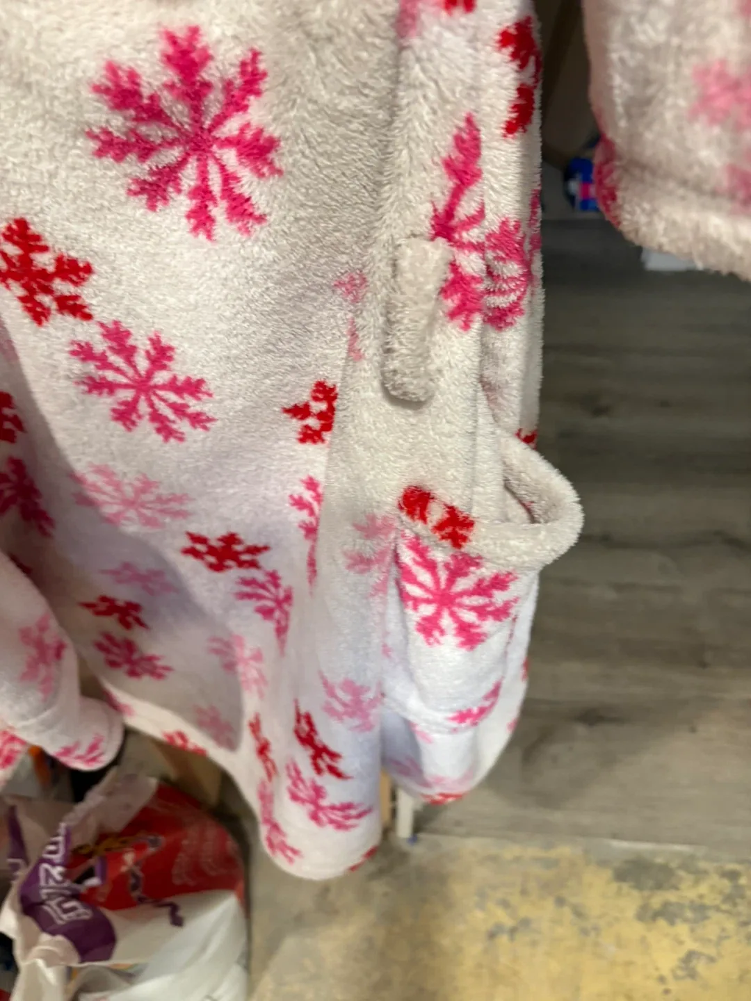 Fluffy Snowflake Robe image indicator(2)