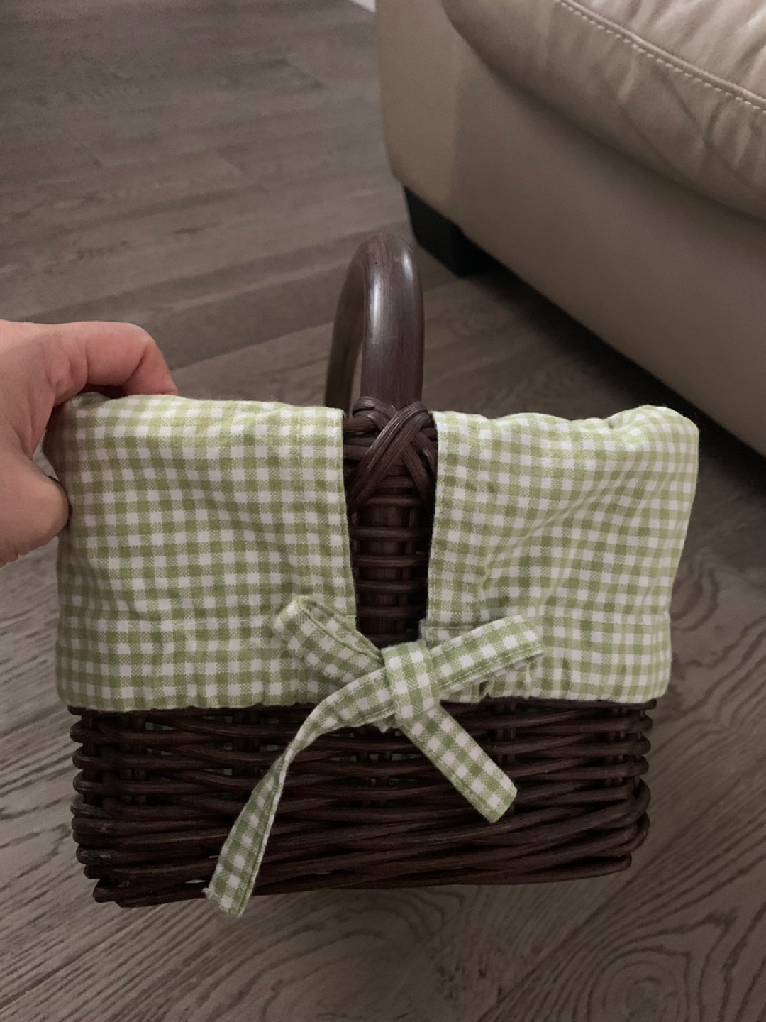 Pottery barn Wicker Basket with Green Gingham Liner - photo 2