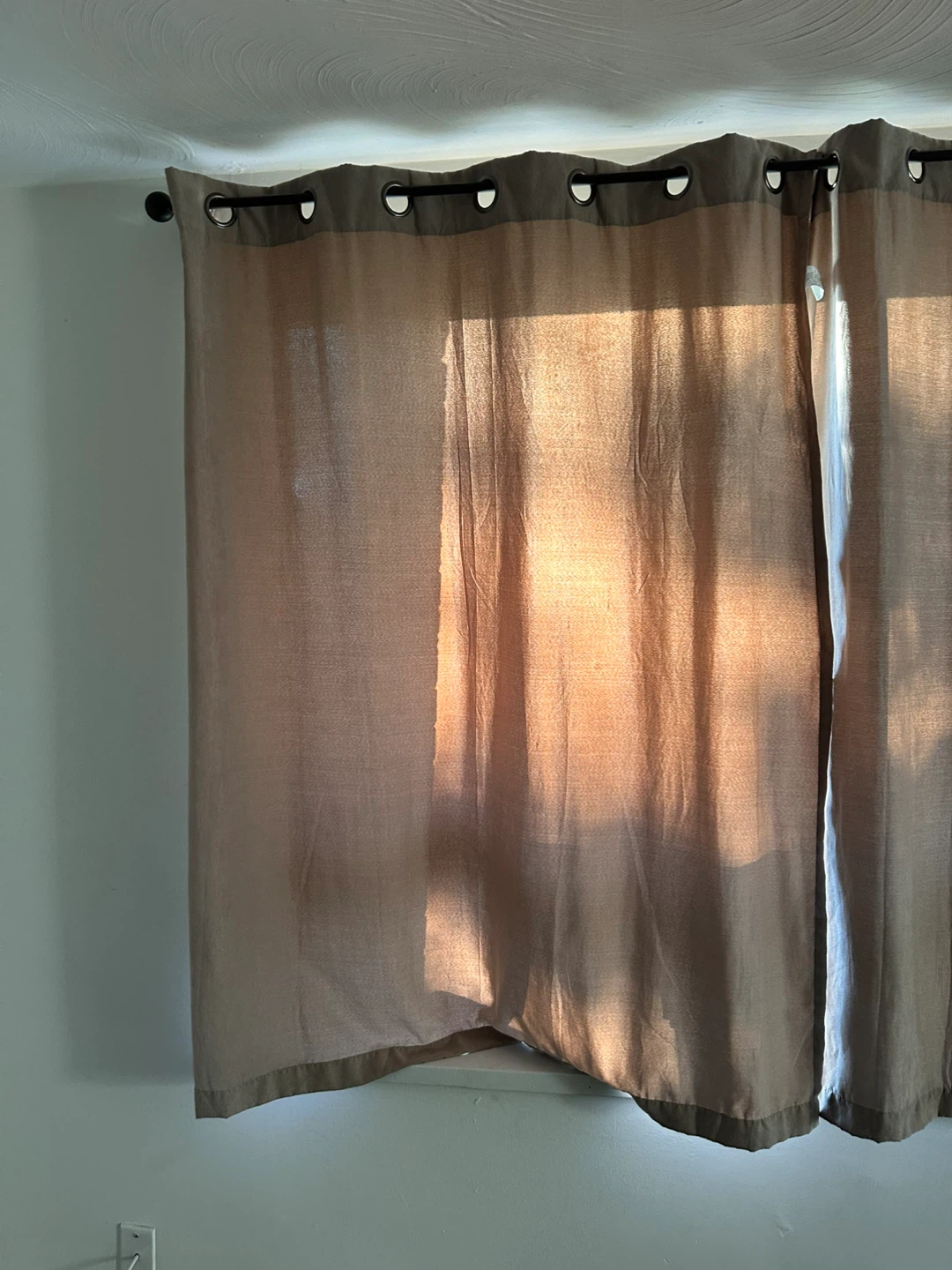 Curtain Rod with 3 black out curtains - photo 4