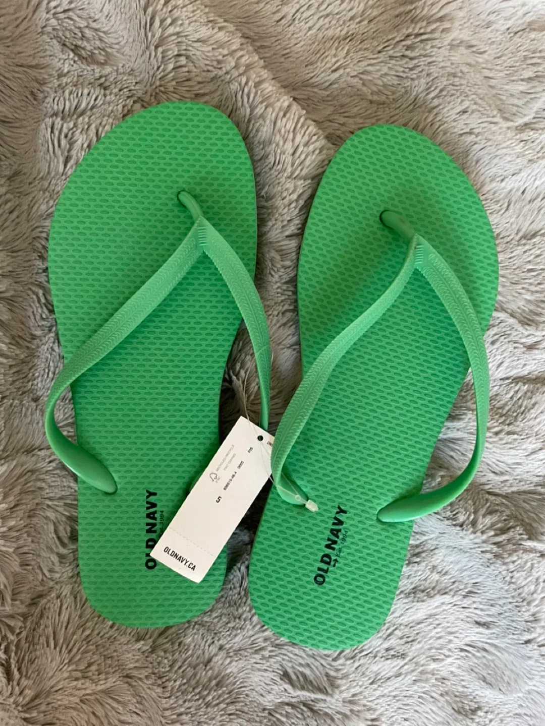 Old Navy Green Flip Flops - Size 5 thumbnail