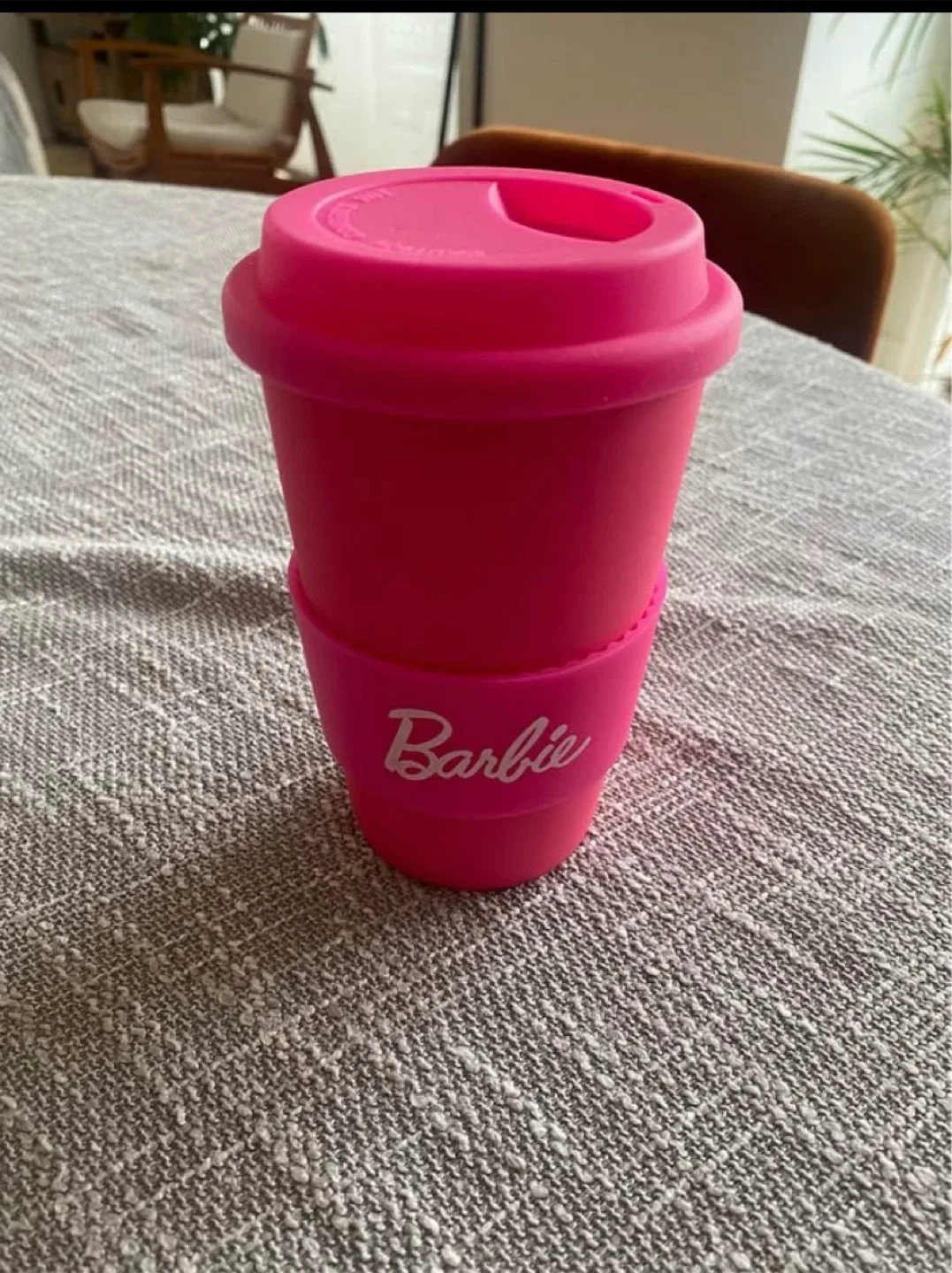 Miniso Barbie Ceramic Coffee Cup (400ml) thumbnail