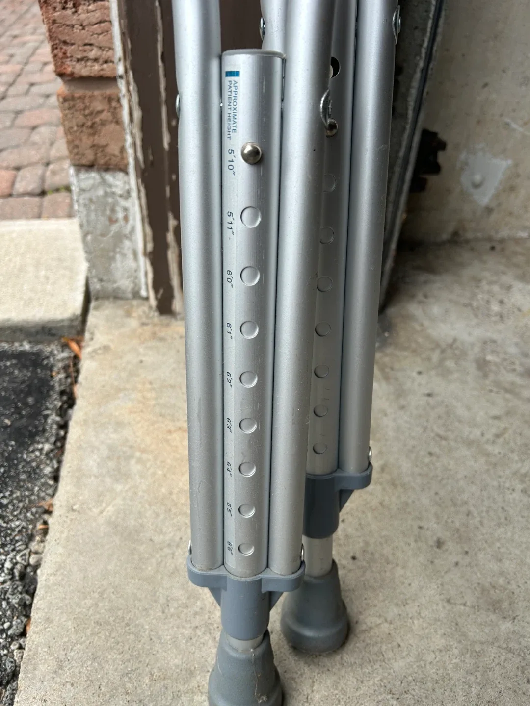 Adjustable Crutches image indicator(2)