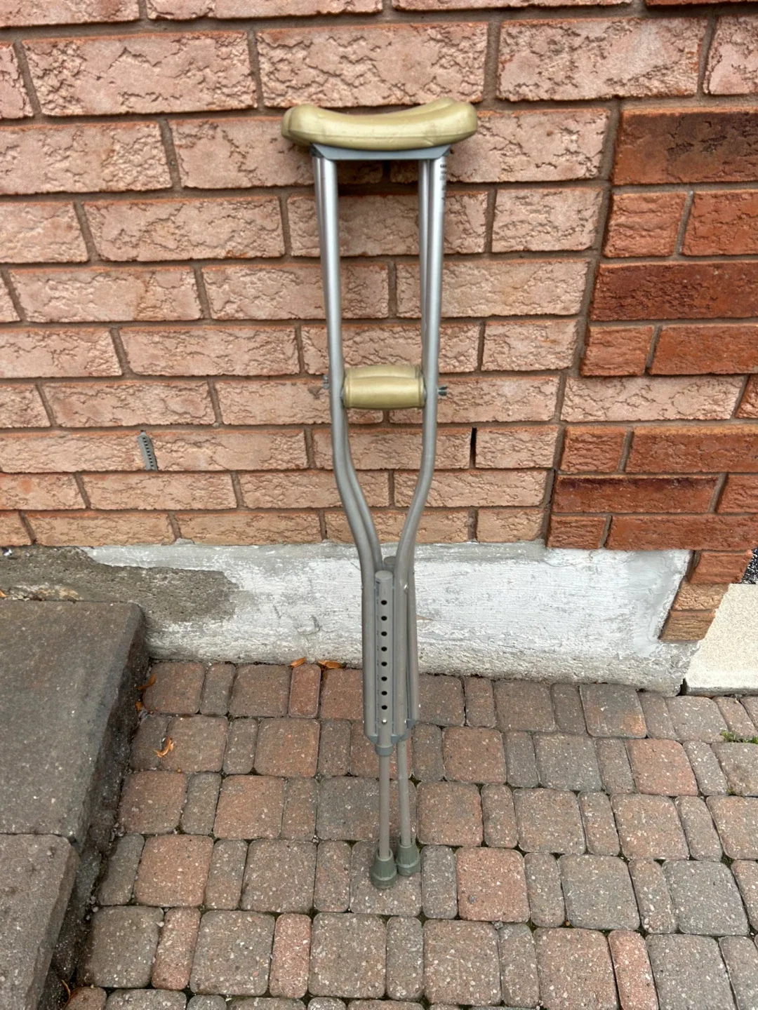 Adjustable Crutches thumbnail