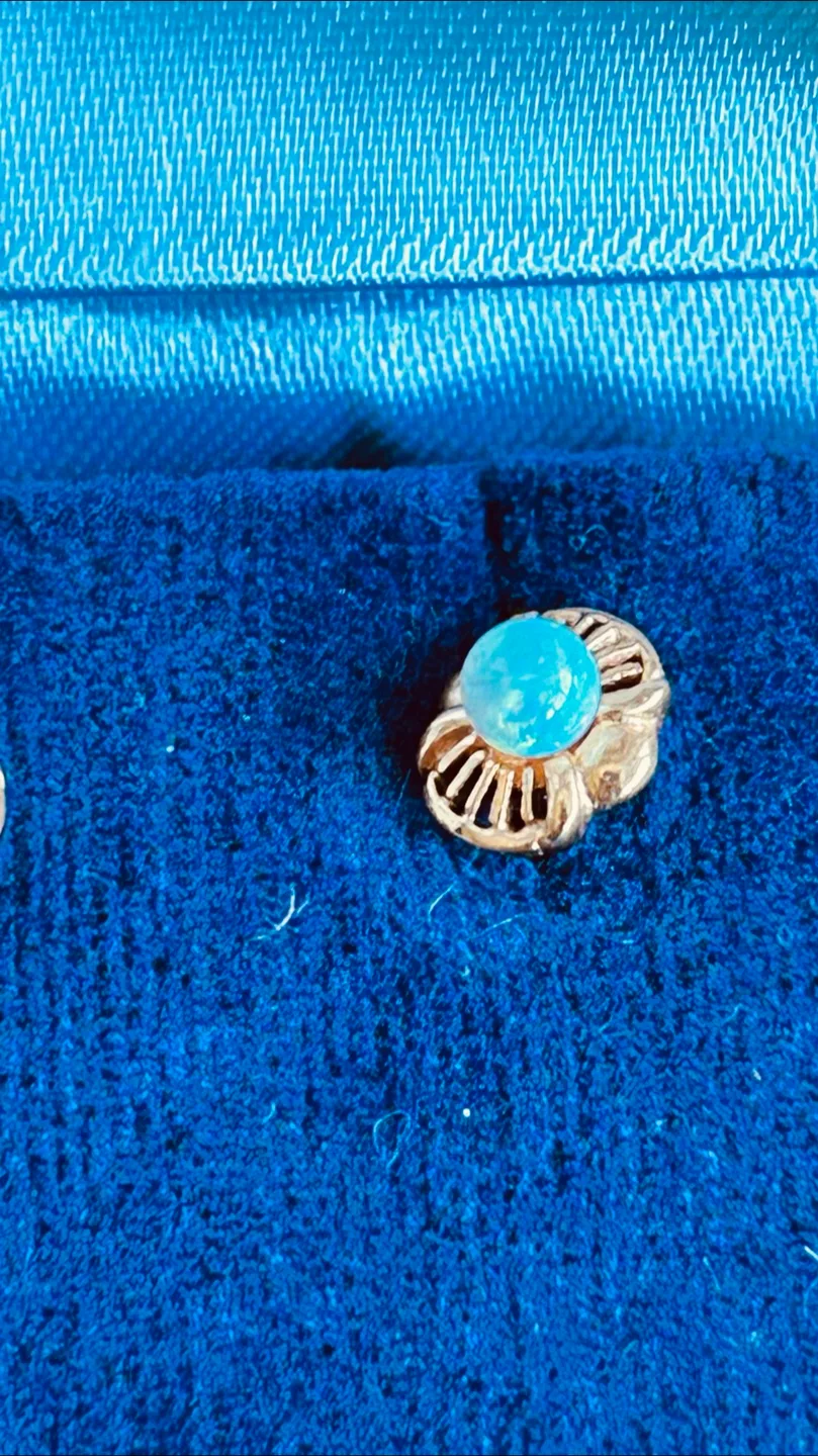 Gold Flower Earrings thumbnail