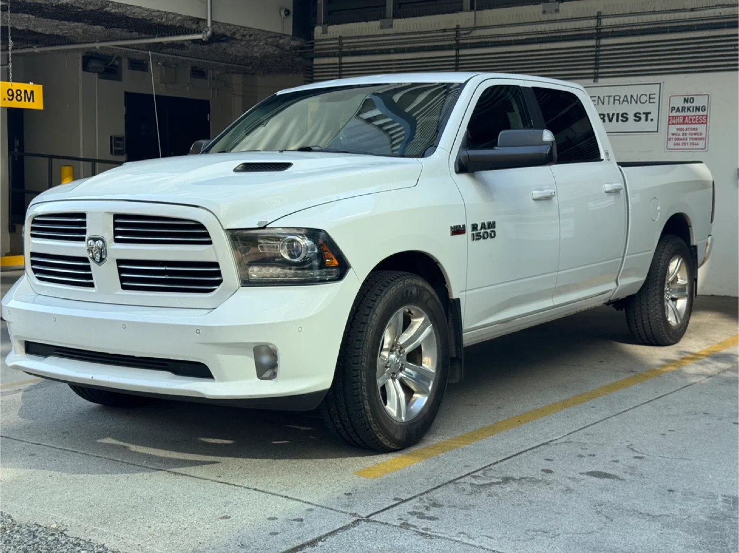 Dodge Ram 1500 Sport 4X4 Crew Cab - Fully Loaded - $17,000 image indicator(2)