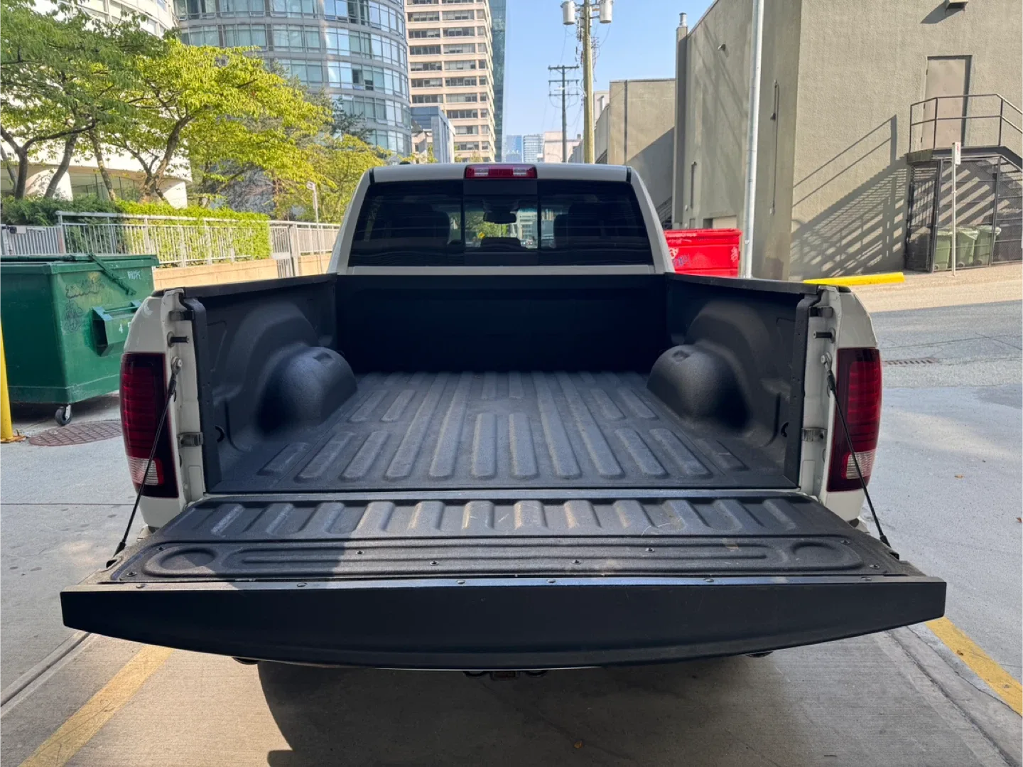 Dodge Ram 1500 Sport 4X4 Crew Cab - Fully Loaded - $17,000 image indicator(5)