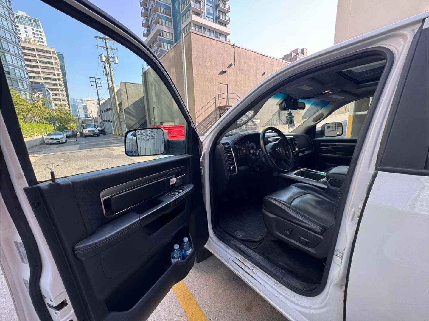 Dodge Ram 1500 Sport 4X4 Crew Cab - Fully Loaded - $17,000 image indicator(6)