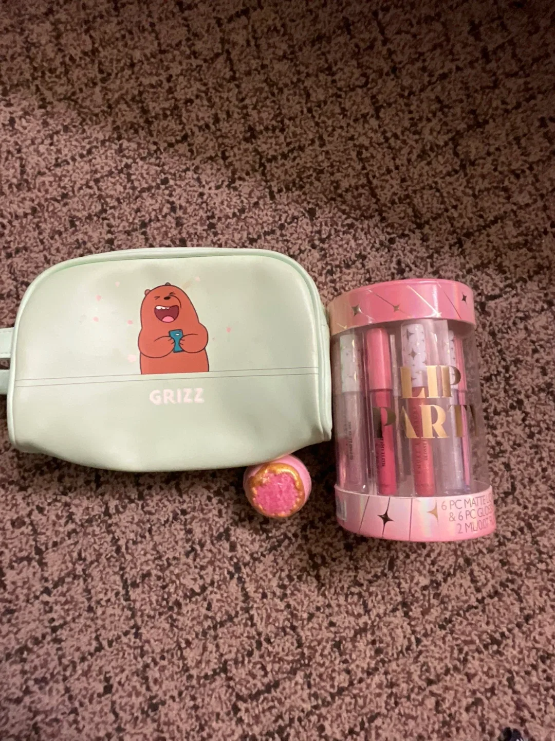 We Bare Bears Grizz Pouch & Lip Party Set thumbnail