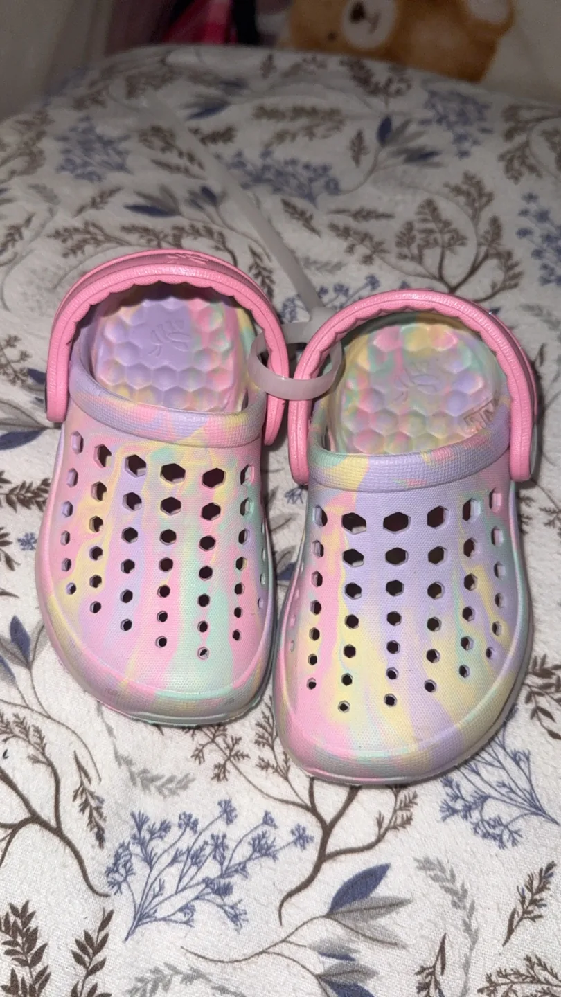 Joybees Rainbow Tie Dye Clogs Size 6/7 thumbnail