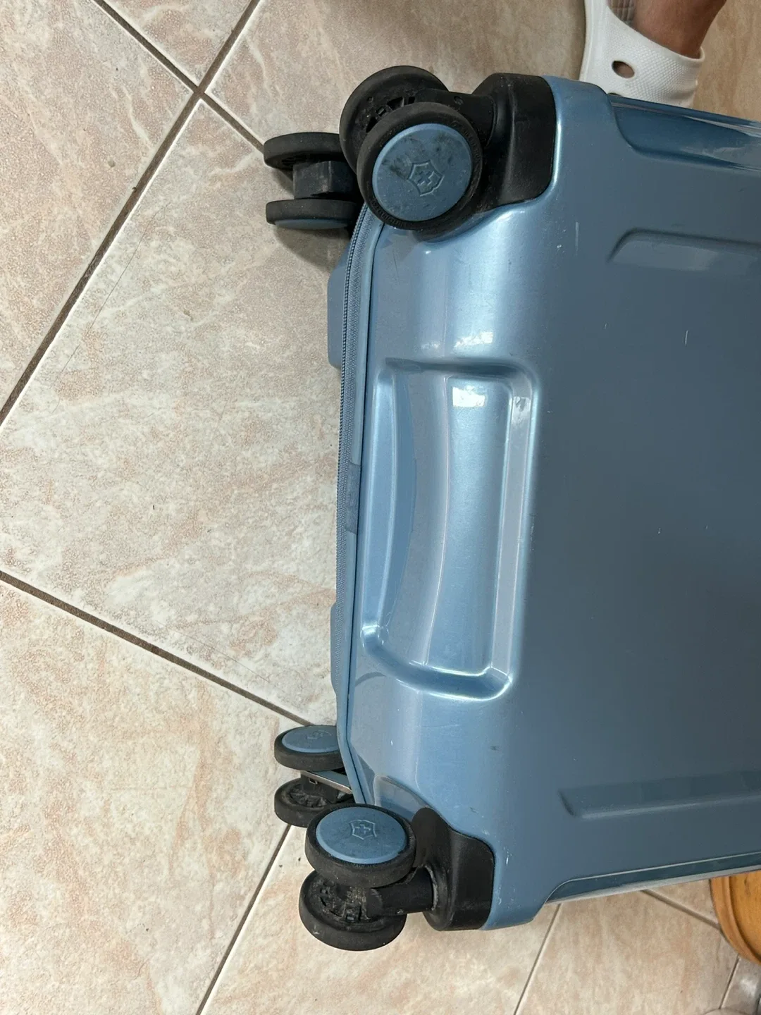 Victorinox Carry-On Suitcase, Blue image indicator(5)