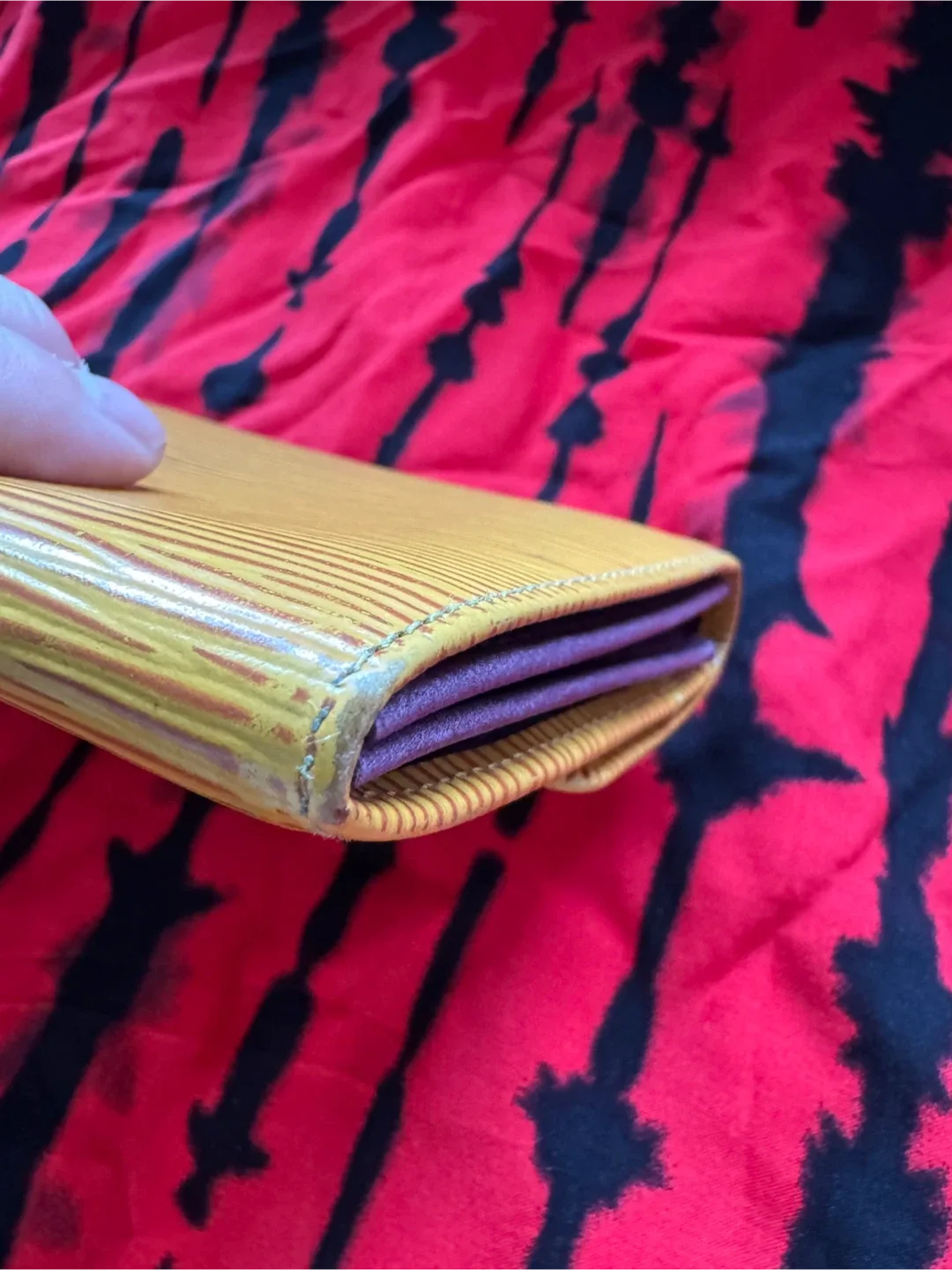 Louis Vuitton Tassil Yellow Epi Leather Sarah Wallet image indicator(5)