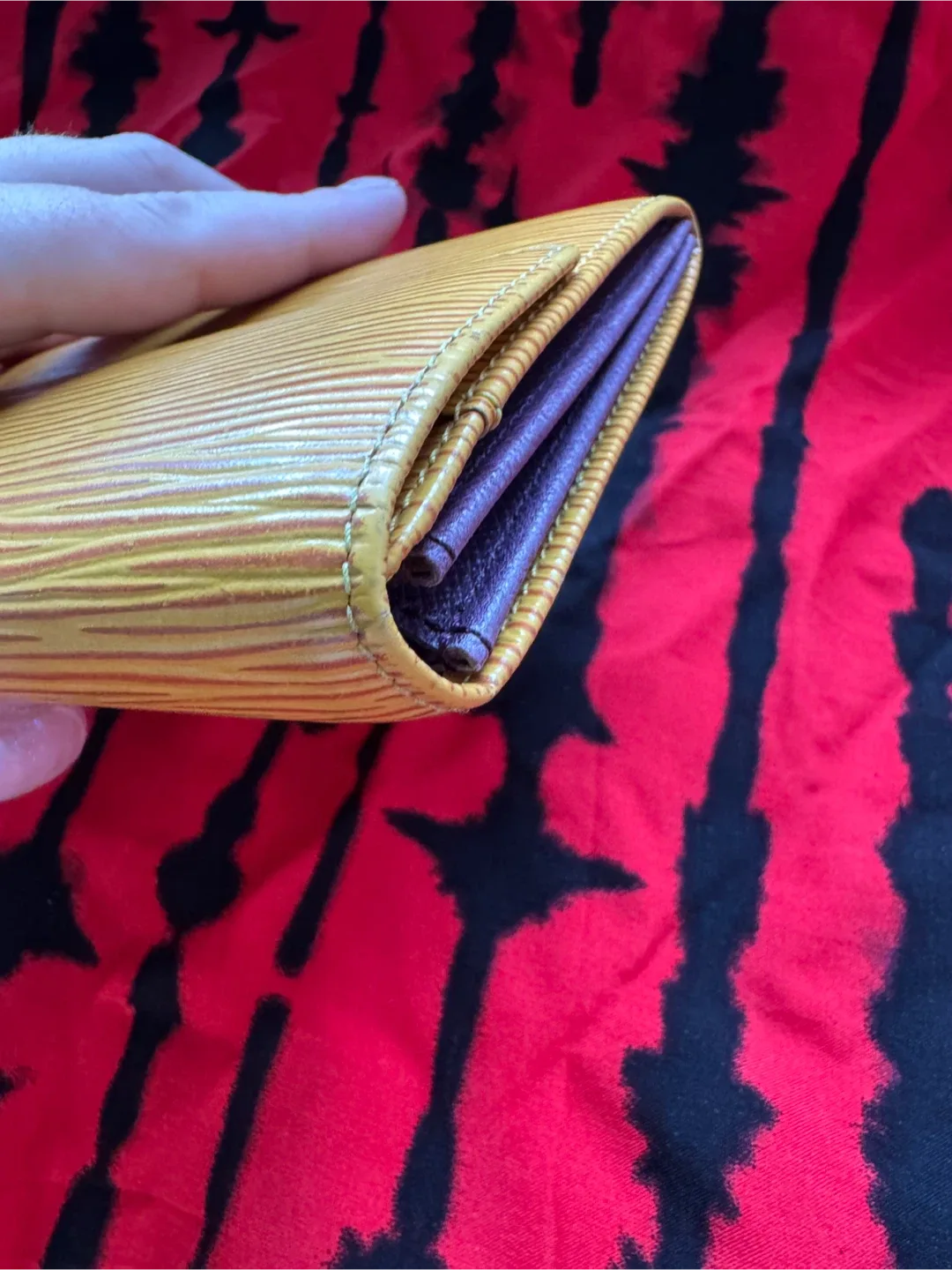 Louis Vuitton Tassil Yellow Epi Leather Sarah Wallet image indicator(4)