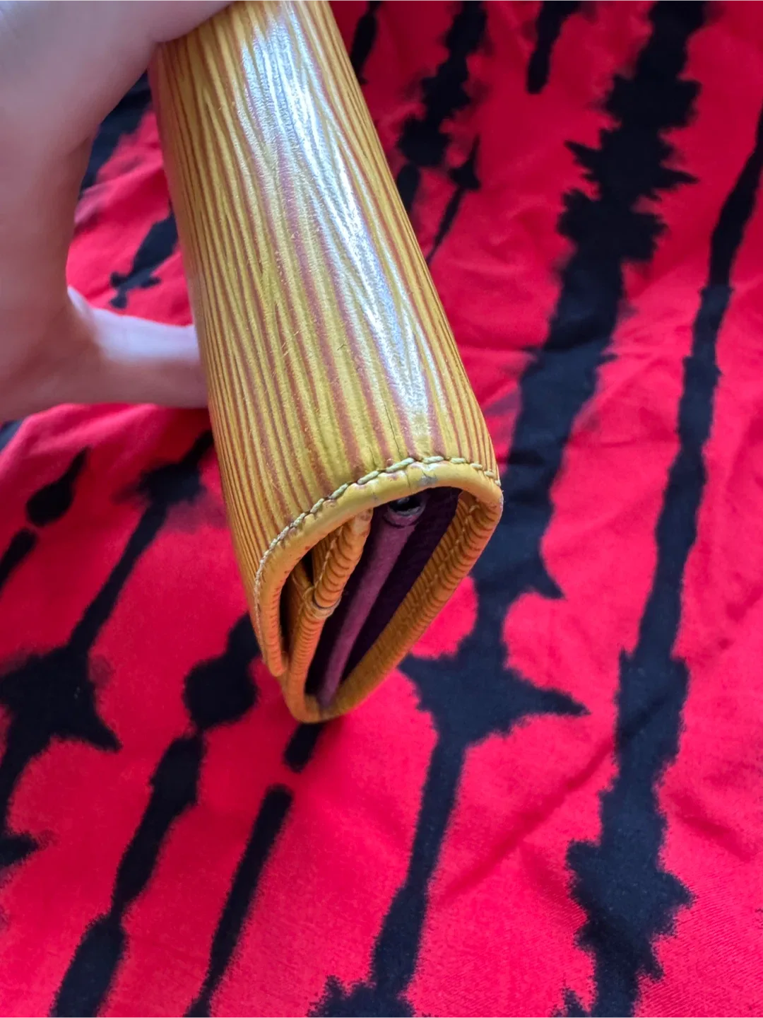 Louis Vuitton Tassil Yellow Epi Leather Sarah Wallet image indicator(3)