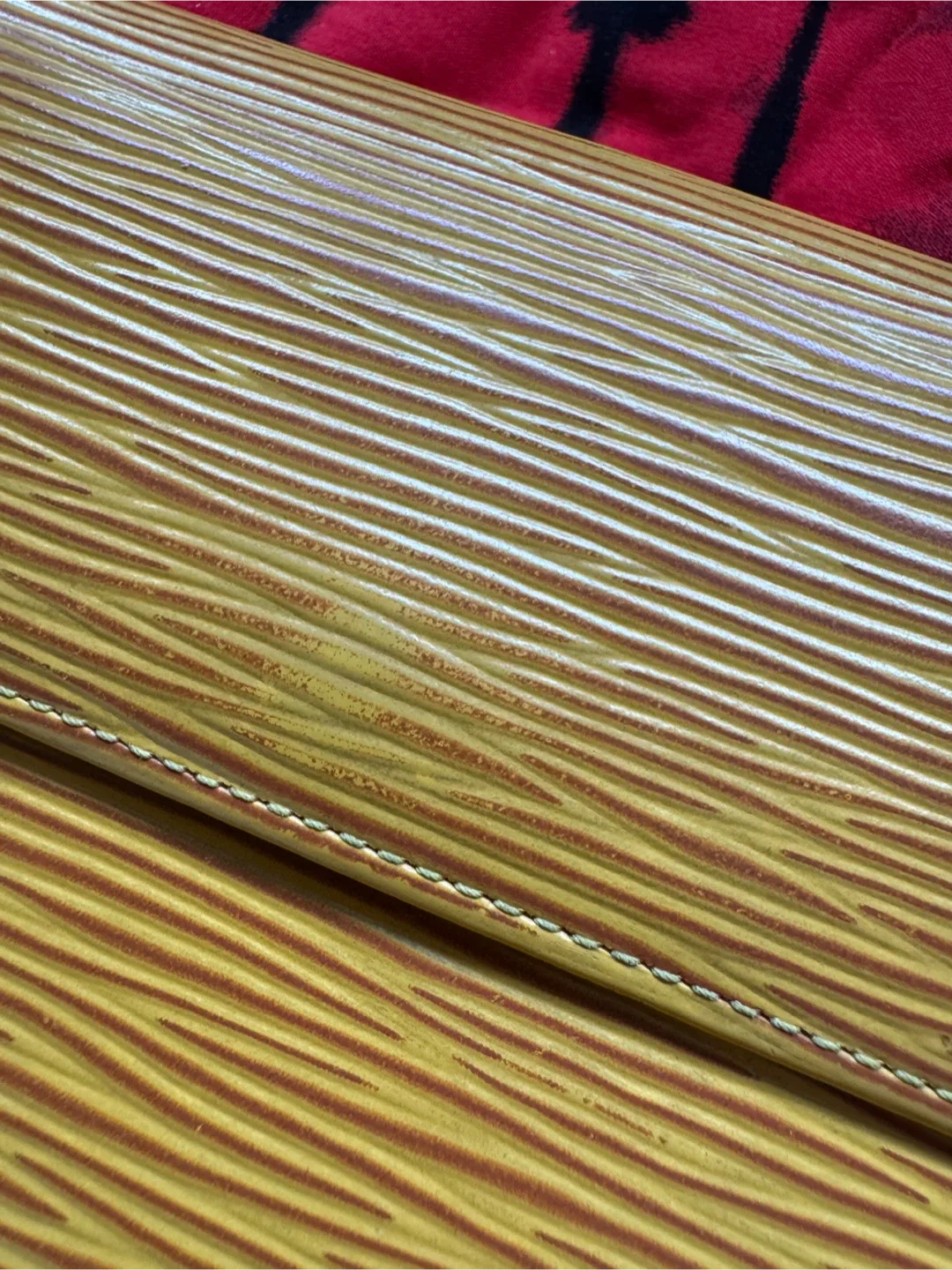 Louis Vuitton Tassil Yellow Epi Leather Sarah Wallet image indicator(6)