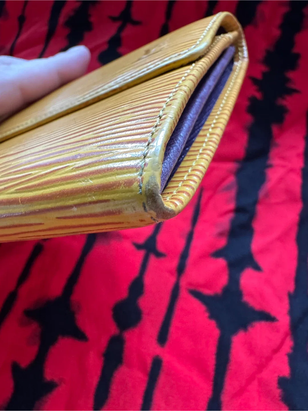 Louis Vuitton Tassil Yellow Epi Leather Sarah Wallet image indicator(2)