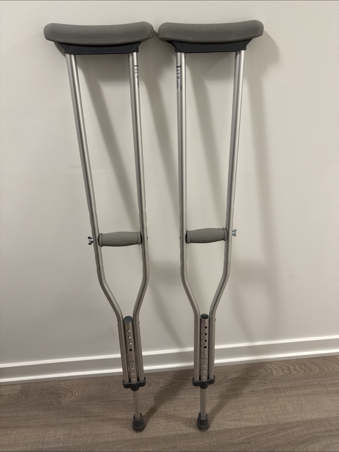 Adjustable Aluminum Crutches