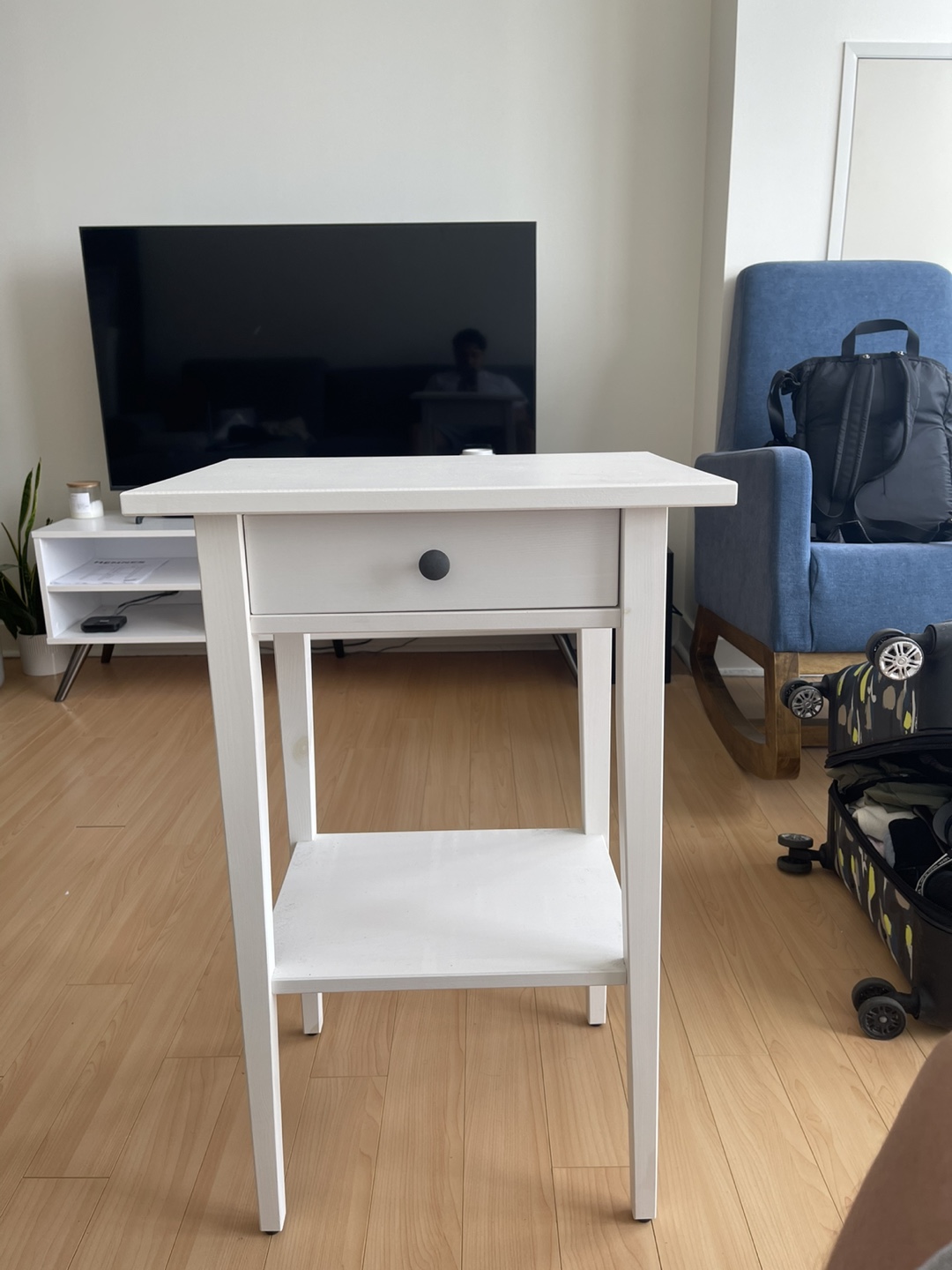 White Bedside Table with Drawer - photo 3
