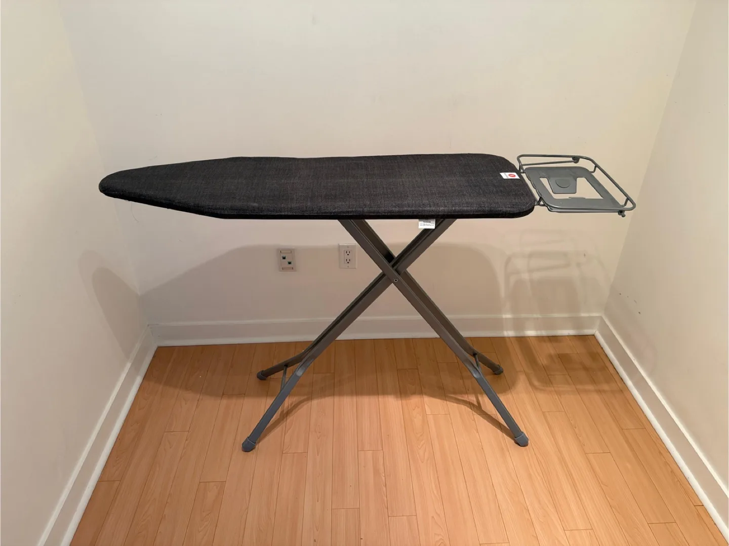 Reliable Ironing Board with Iron Rest image indicator(2)