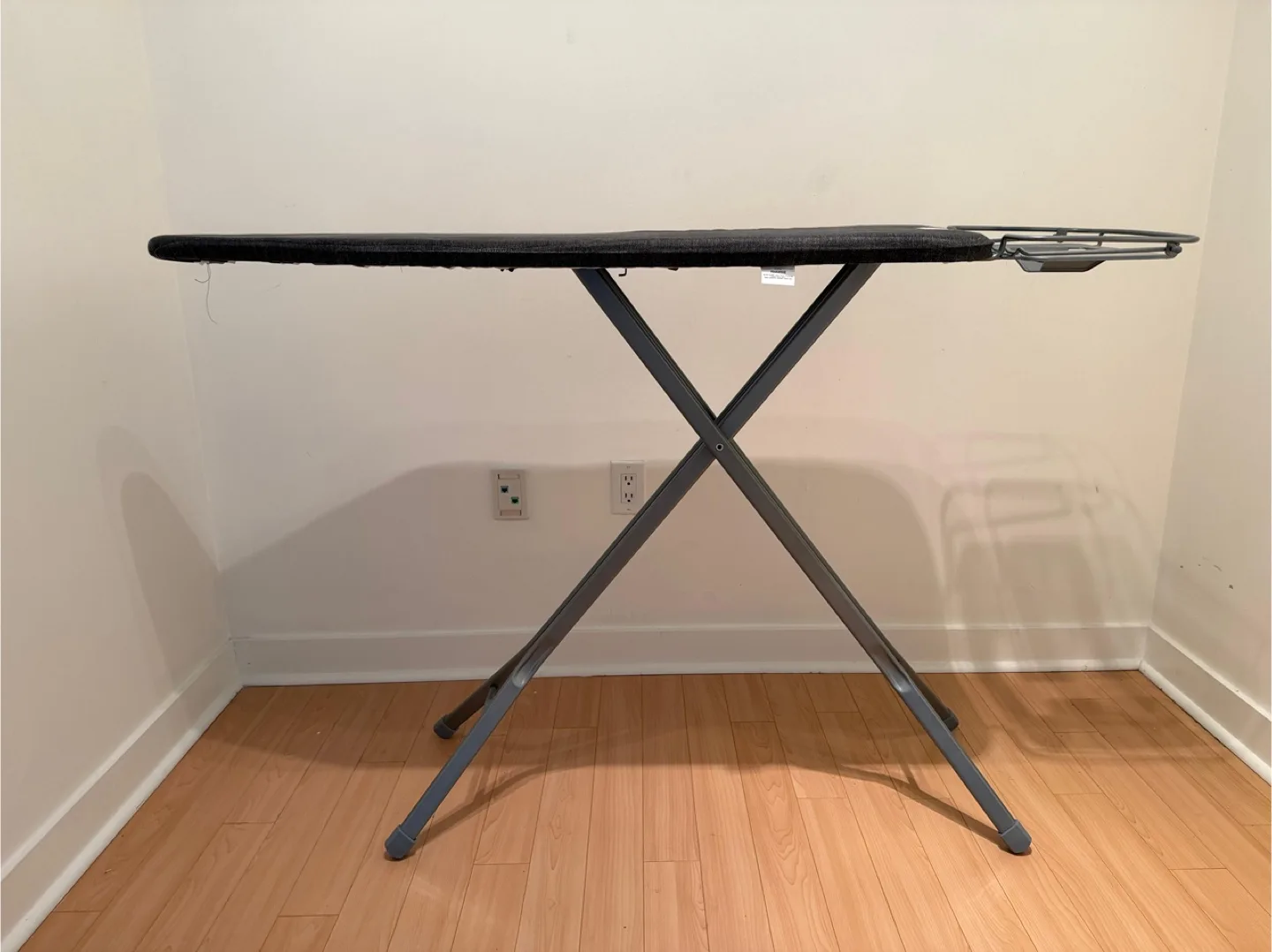 Reliable Ironing Board with Iron Rest image indicator(3)
