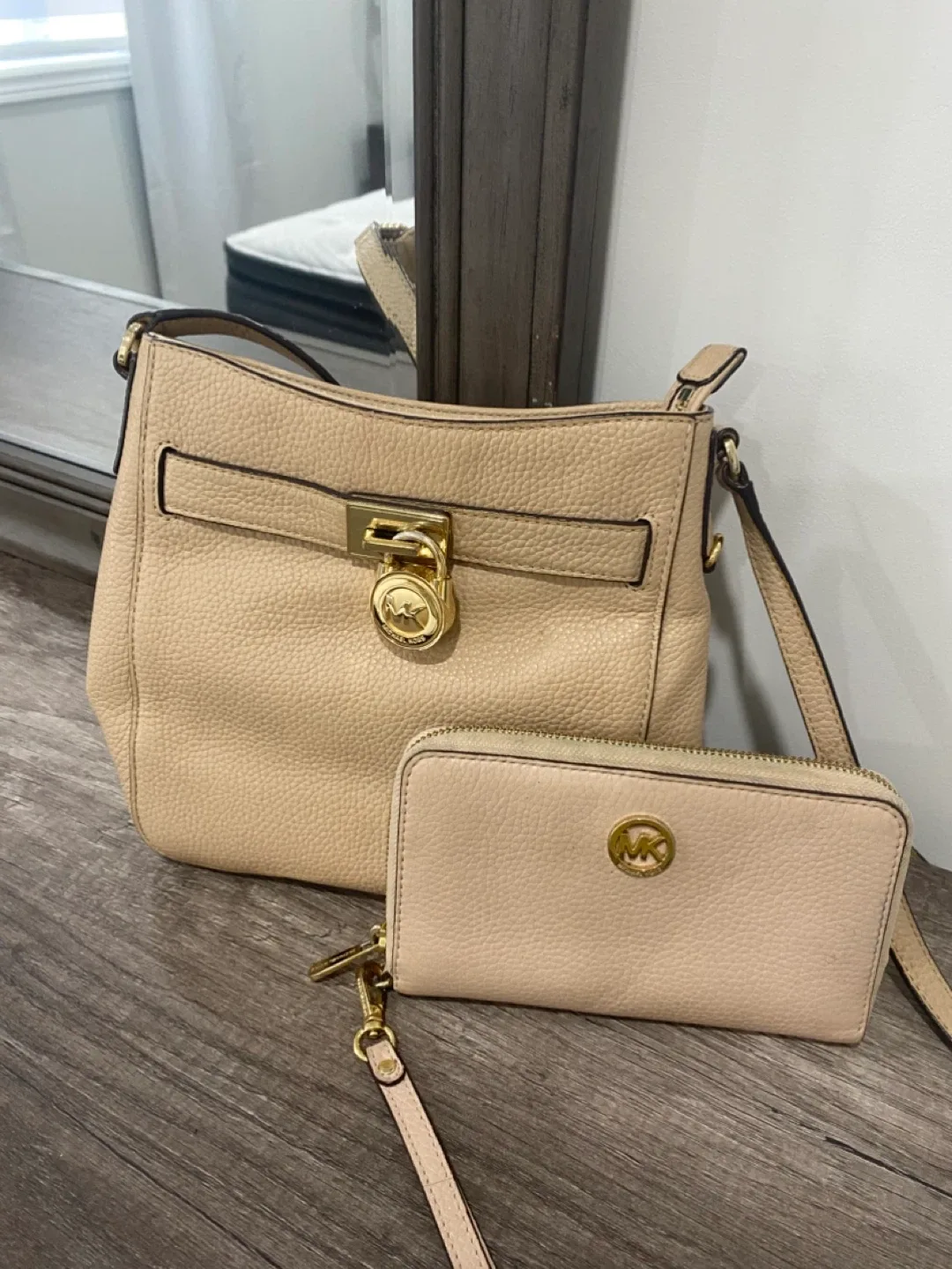 Michael Kors Purse and Wallet Set image indicator(4)