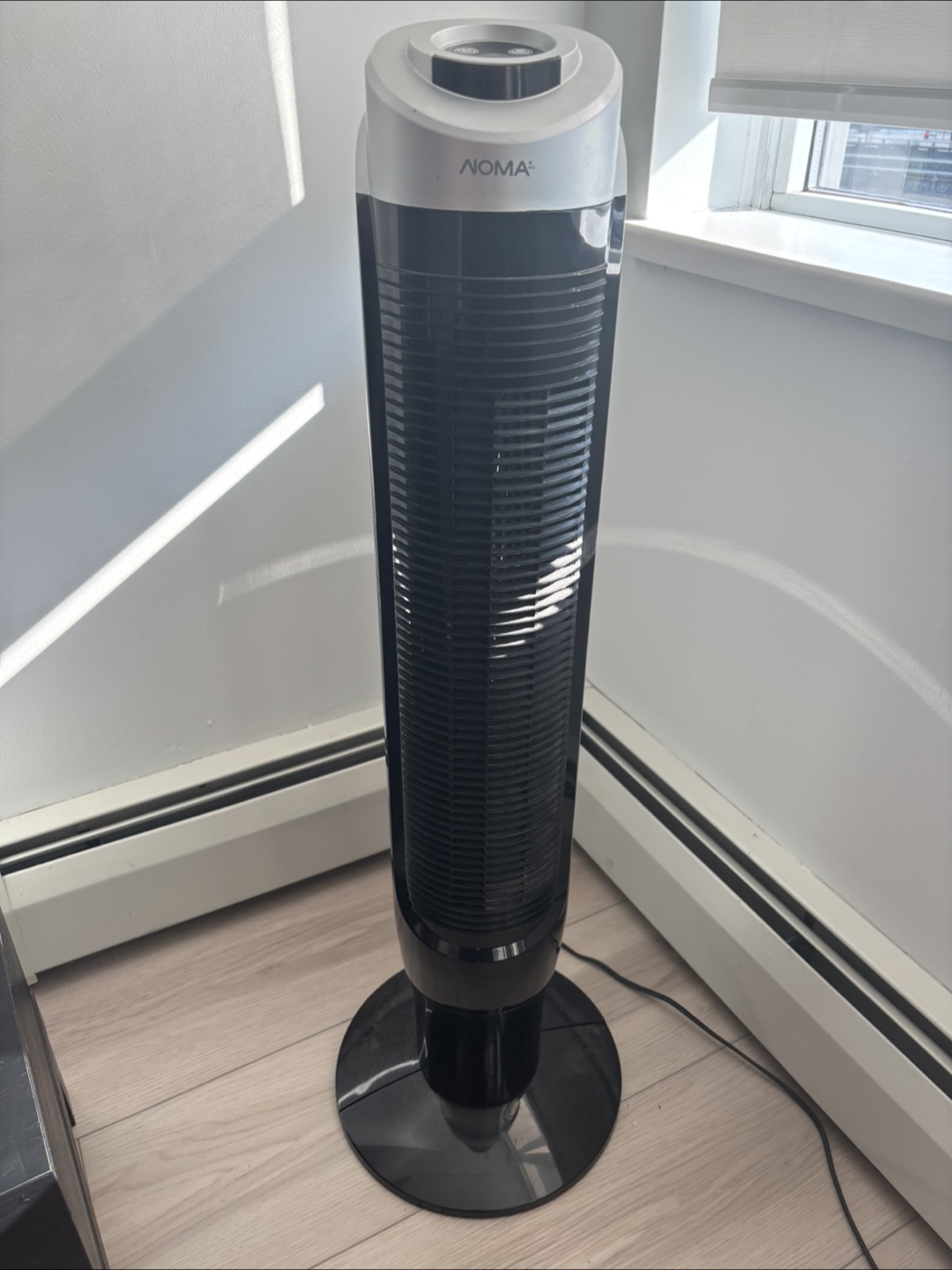 2 oscillating tower fans