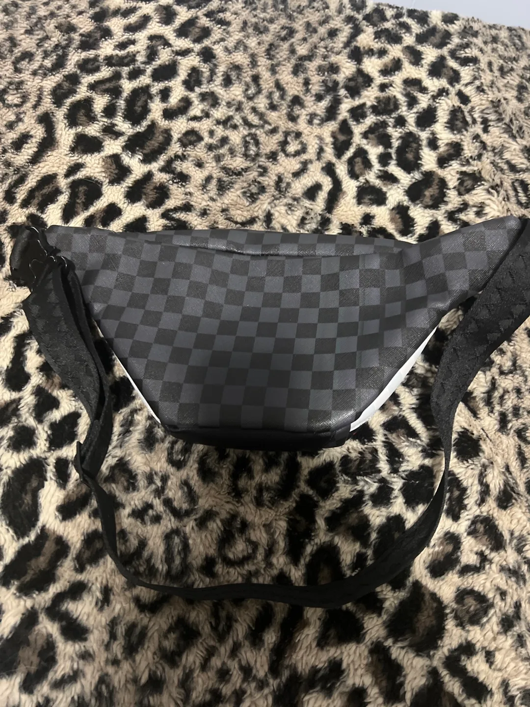 Sprayground Limited Edition Fanny Pack image indicator(3)