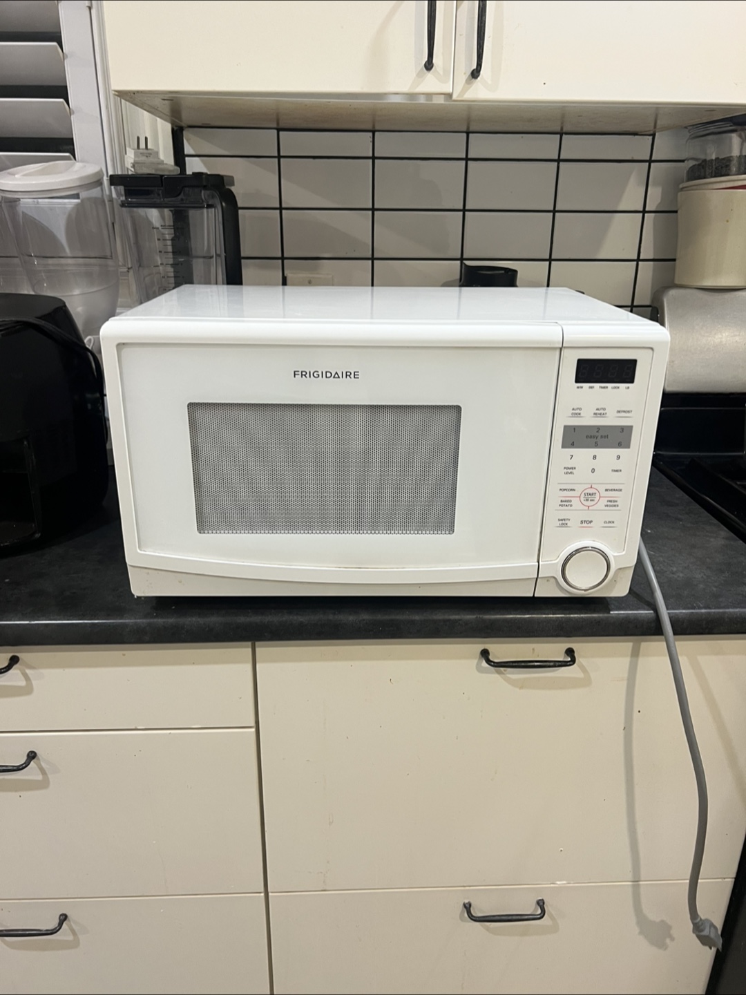 Frigidaire White Microwave - photo 5