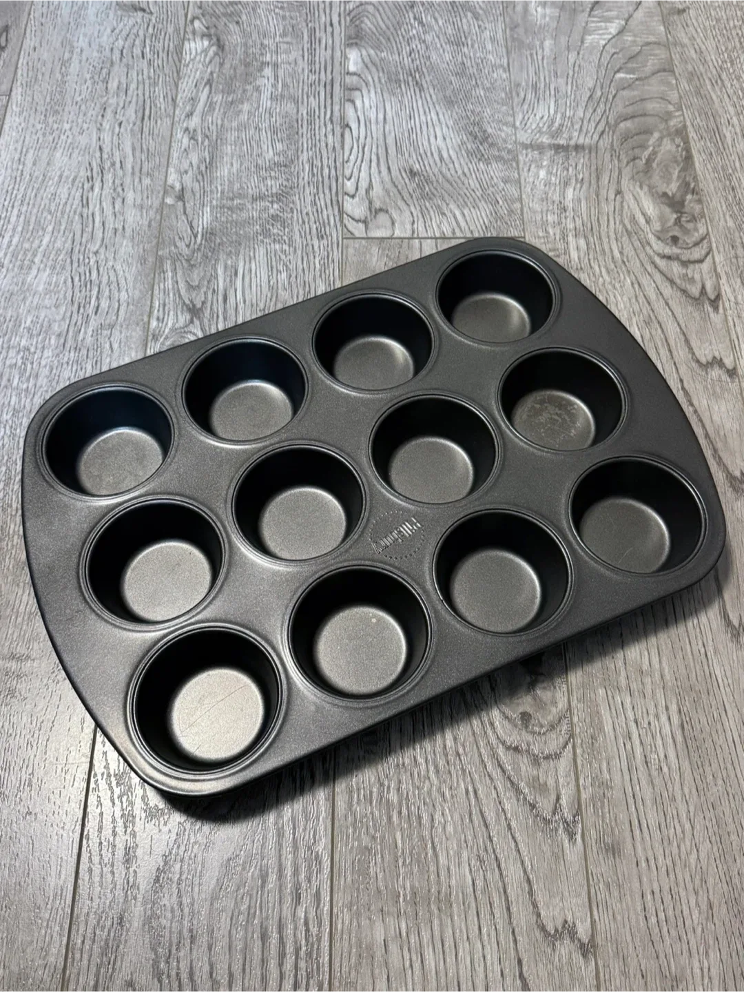 Muffin Pan - 12 Cup thumbnail