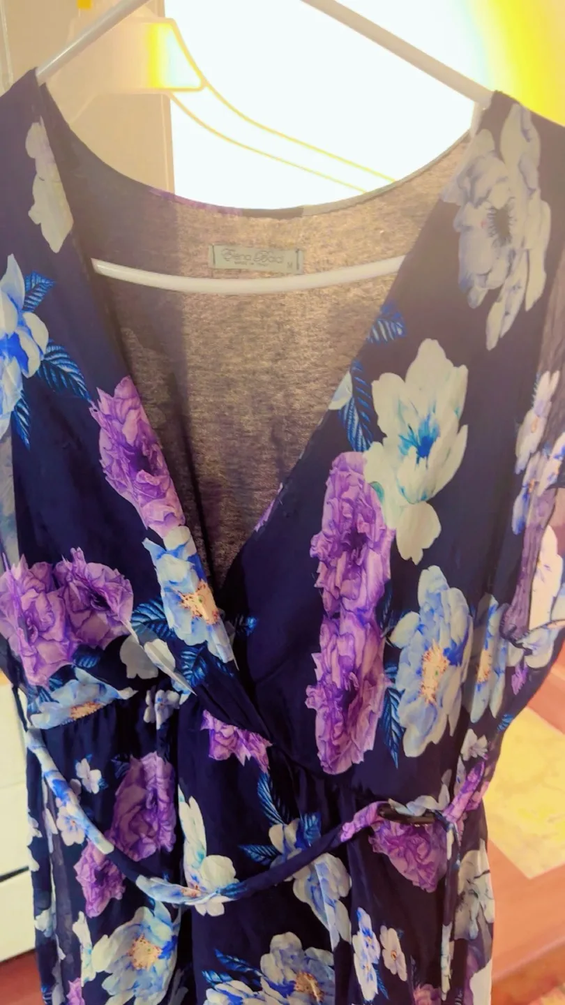 Dana Estee Floral Dress - Size M image indicator(2)