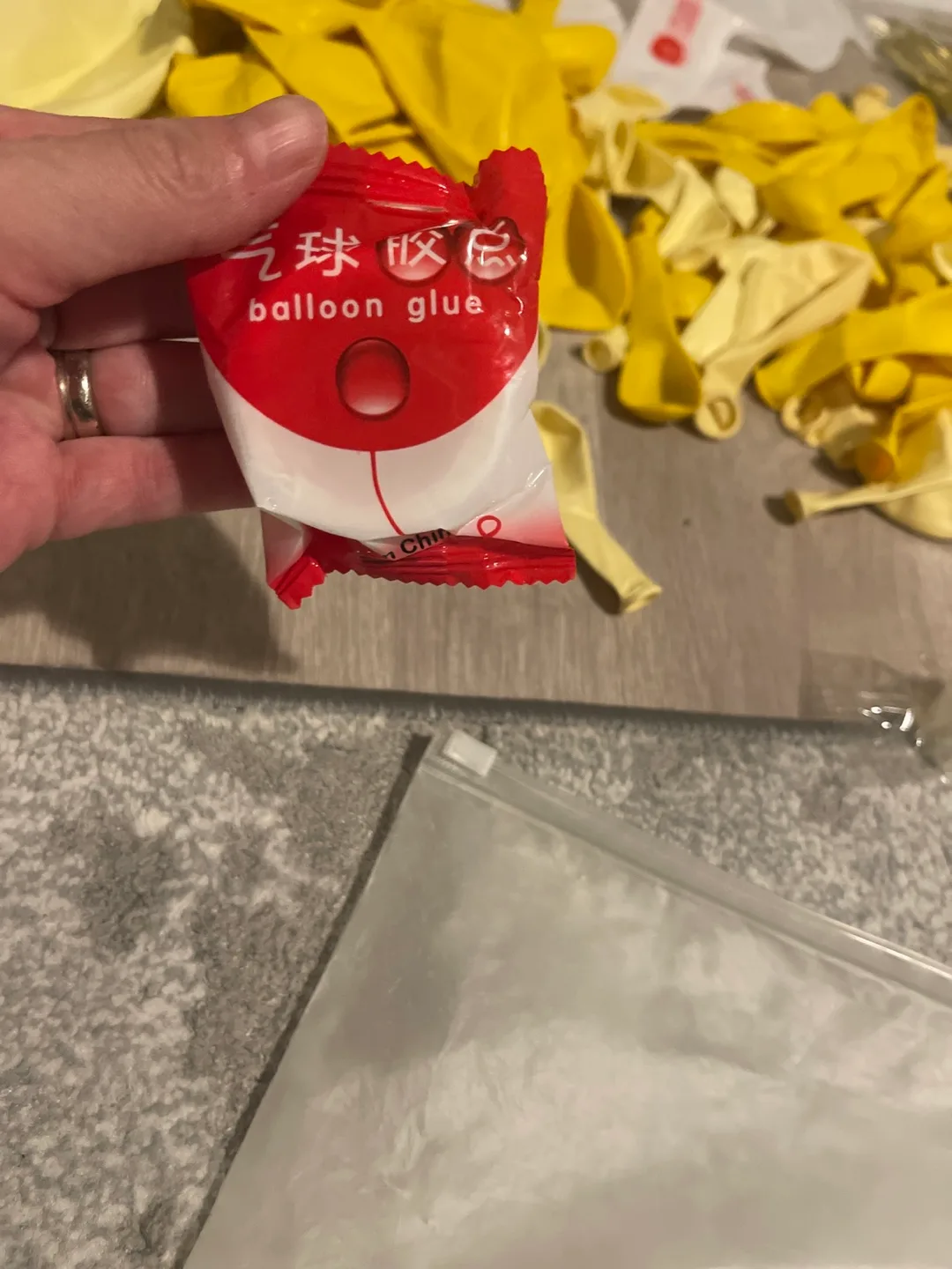 Daisy Balloon Garland Arch Kit  114 pieces image indicator(4)