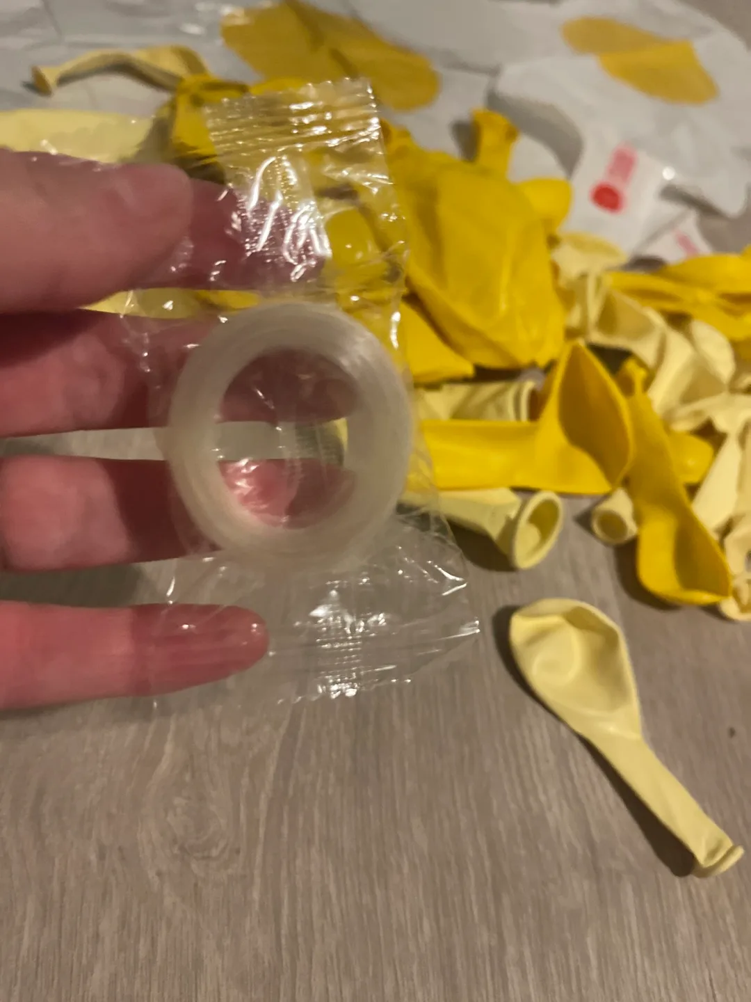 Daisy Balloon Garland Arch Kit  114 pieces image indicator(5)